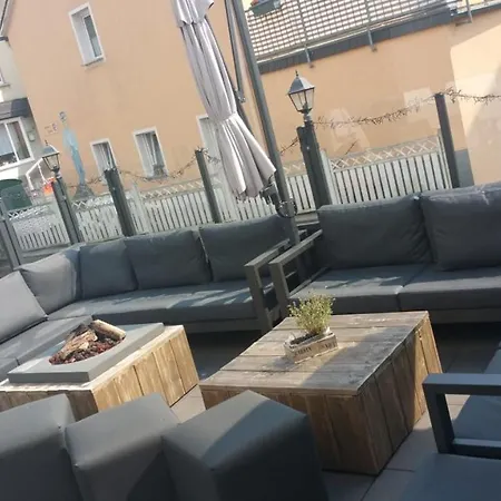 Hosser's Restaurant מלון